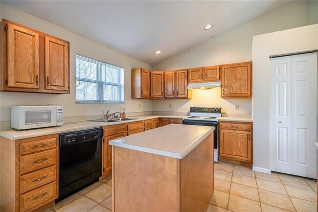 Building Photo - 101 Kings Ct