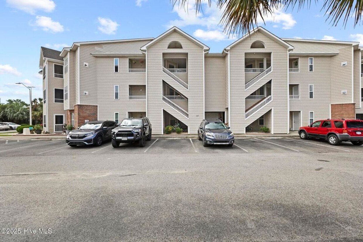 Primary Photo - Fully furnished dream condo in Carolina Beach