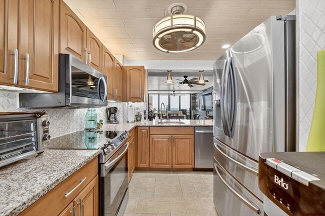 Building Photo - 10680 S Ocean Dr