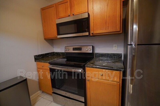 Building Photo - 2740 W Tharpe St