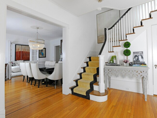 Building Photo - 2 Quintard Ave