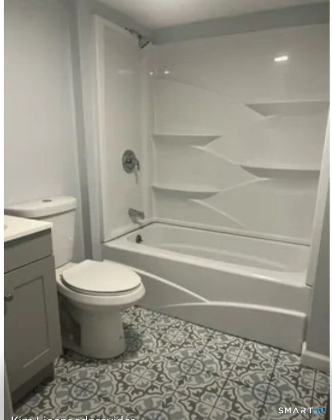 Building Photo - 6 Springdale Ave