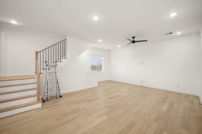 Building Photo - 2811 Anita St