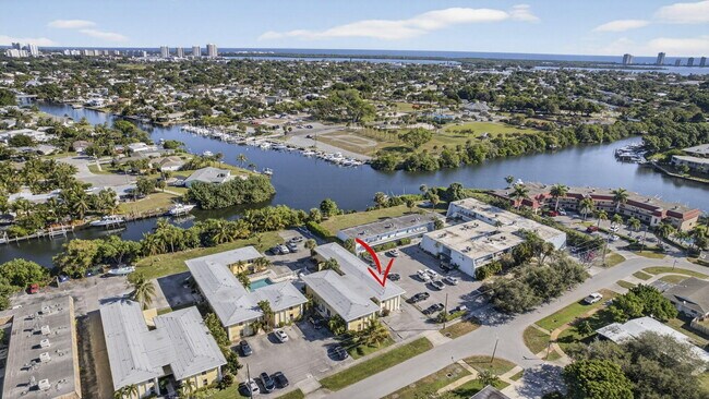 Foto del edificio - 727 Hummingbird Way