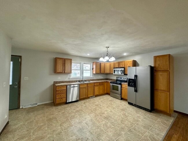 Building Photo - 4442 Rushmore Dr NE