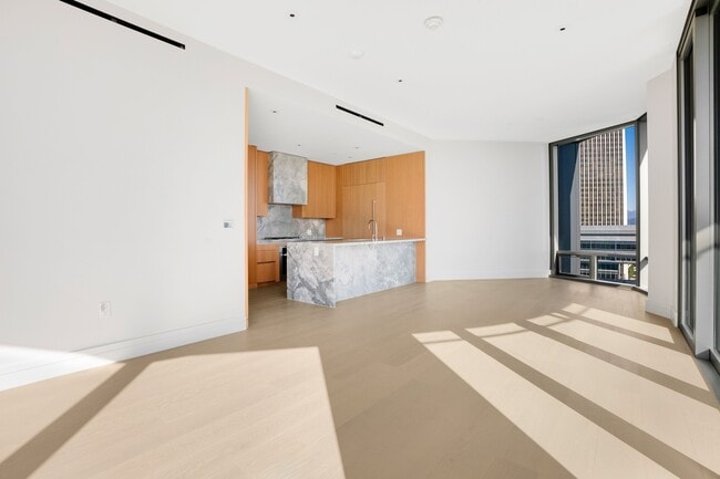 Building Photo - 211 Elm Ct