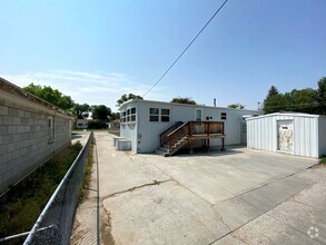 Building Photo - 834 W Park Ave