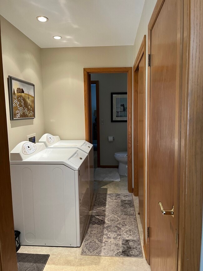 Foto del edificio - 13685 W Graham St