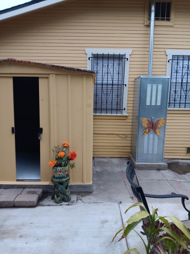 Backyard Shed - 328 W Cedar St