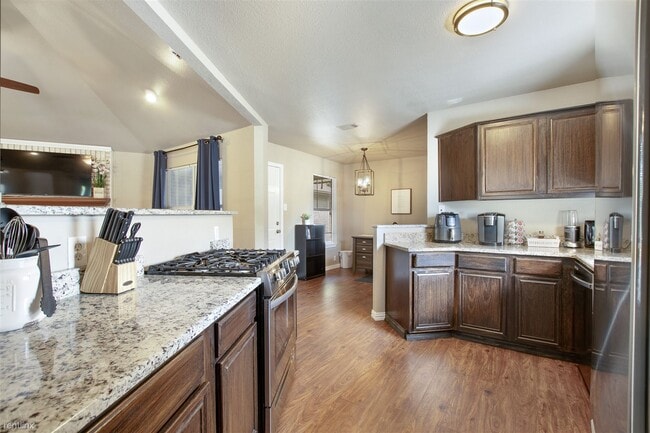 Building Photo - 3 br, 2 bath House - 2004 Cedar Crest Boul...