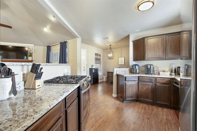 Foto del edificio - 3 br, 2 bath House - 2004 Cedar Crest Boul...