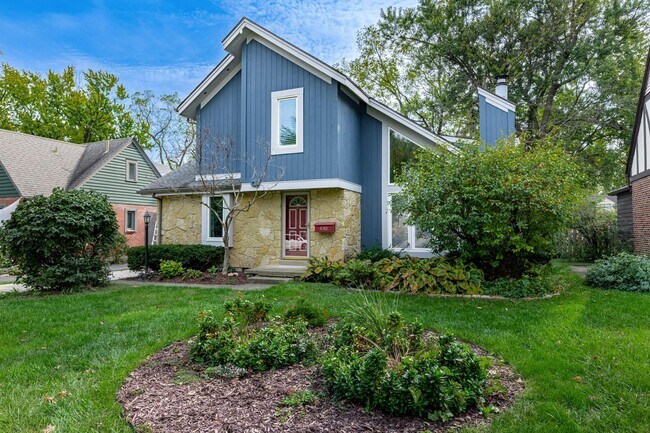 Building Photo - Great Oakwood home! 4 bed 3 bath