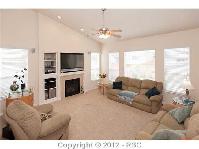 Foto del edificio - Great two story home in a nice quiet neighborhood