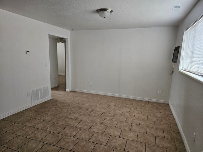 Building Photo - 215 N 400 W