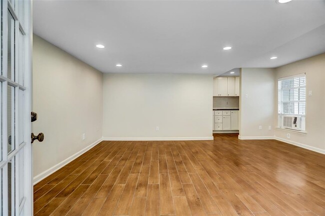 308 W Drew St Unit B, Houston, TX 77006 - Room for Rent in Houston, TX ...