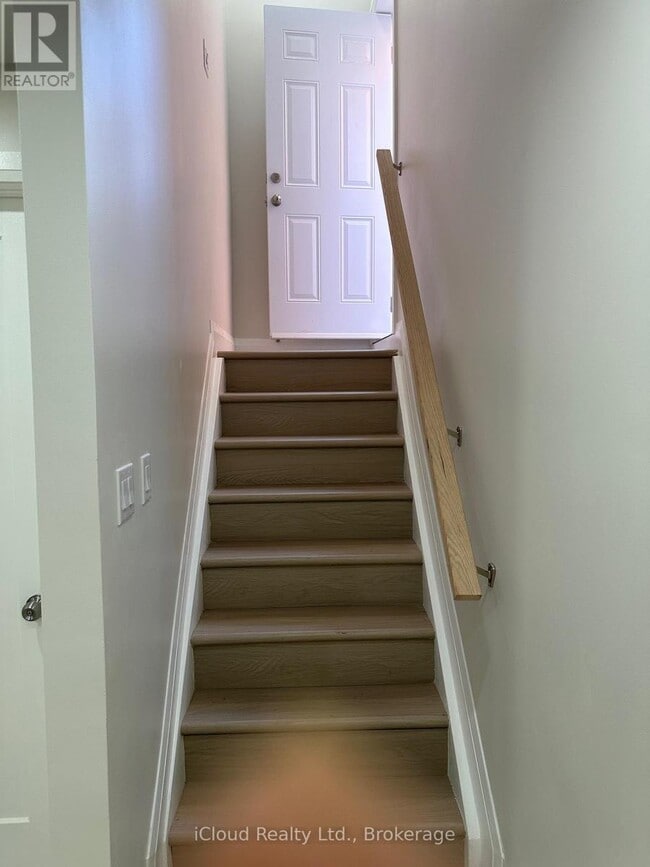 Building Photo - 3881 Skyview St