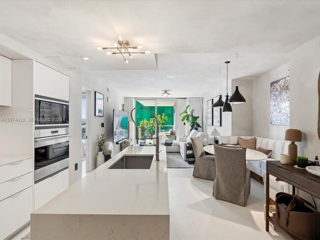 Foto del edificio - 9521 E Bay Harbor Dr