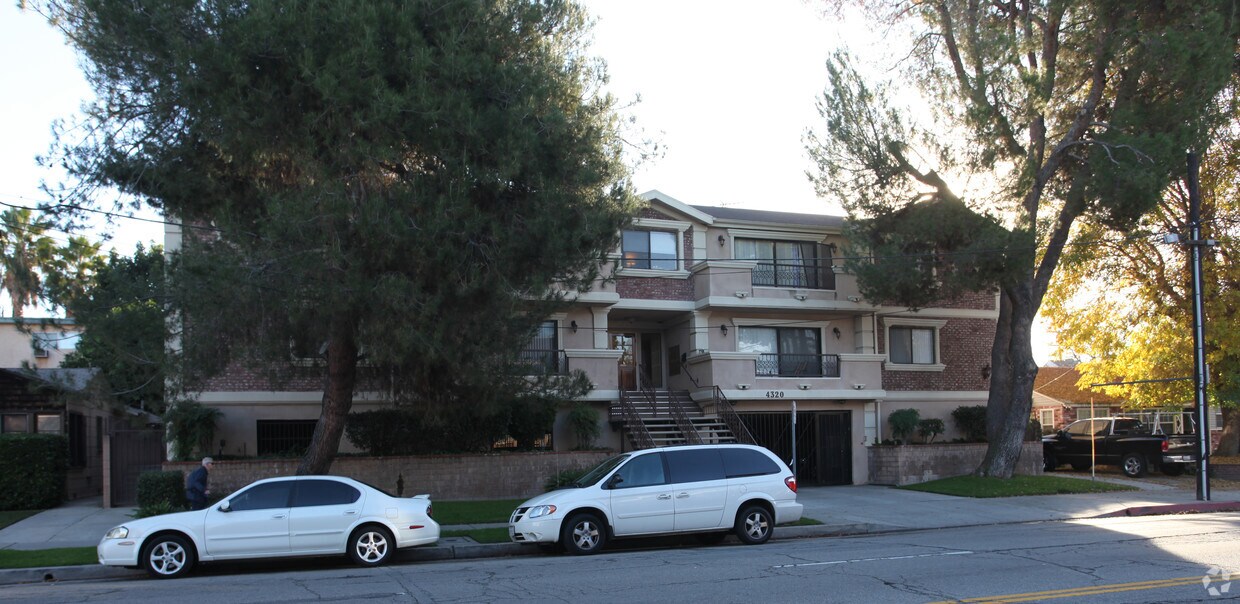 Building Photo - 4320 Coldwater Canyon Ave