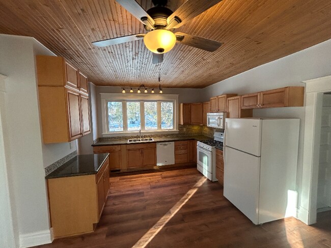 Foto del edificio - 201 Bonito St