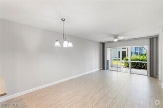 Building Photo - 1008 Manatee Rd