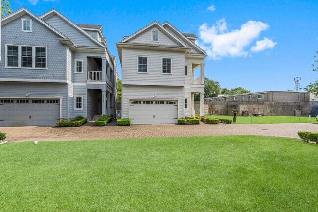 Building Photo - 426 Marshall St