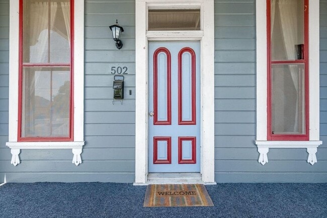Building Photo - 1 Bedroom 1 Bath Walking distance to downtown Hanford