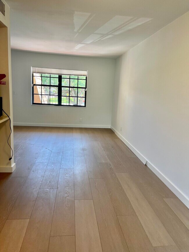 Building Photo - 4243 Oak Terrace Dr