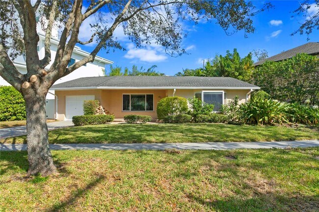 Building Photo - 65 Bahama Cir