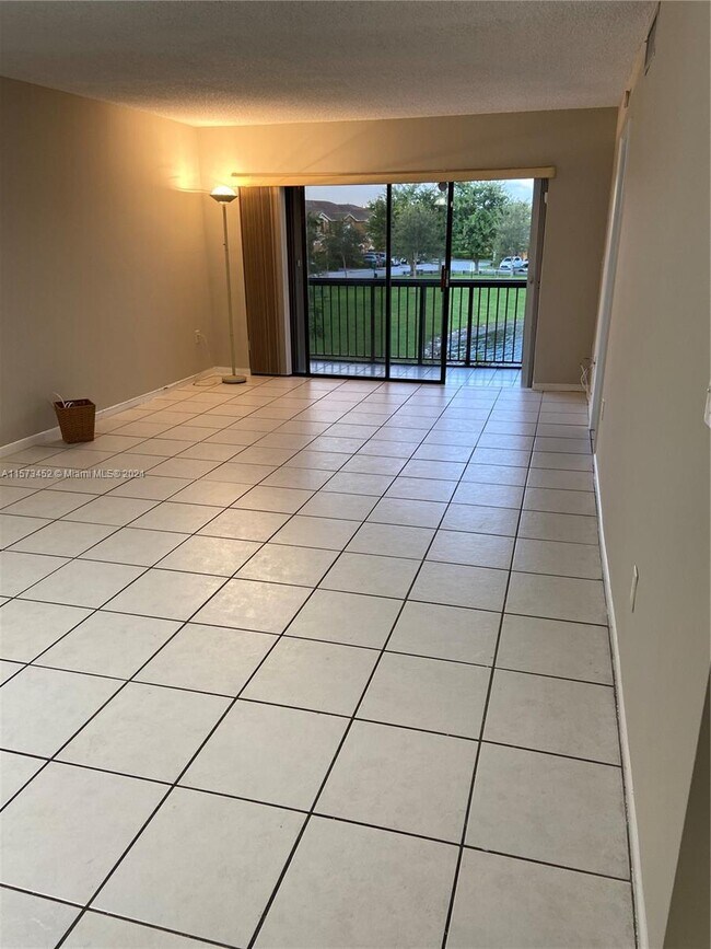 Foto del edificio - 10255 NW 9th St Cir