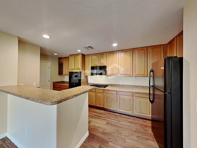 Building Photo - 245 W Paseo Celestial