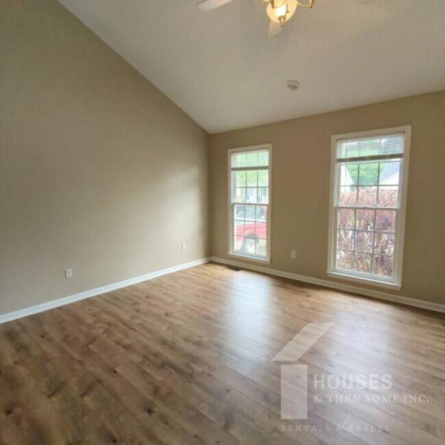 Building Photo - 403 Fairdale Dr