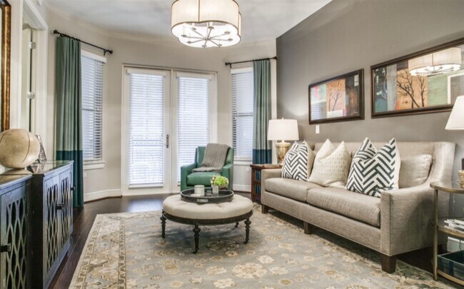 Building Photo - 2303 Mid Ln