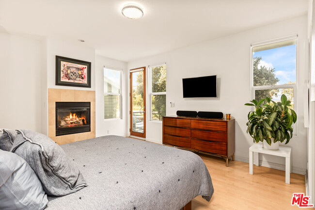 Building Photo - 502 Rosecrans Ave