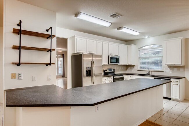 Building Photo - 3217 Tehama Ct