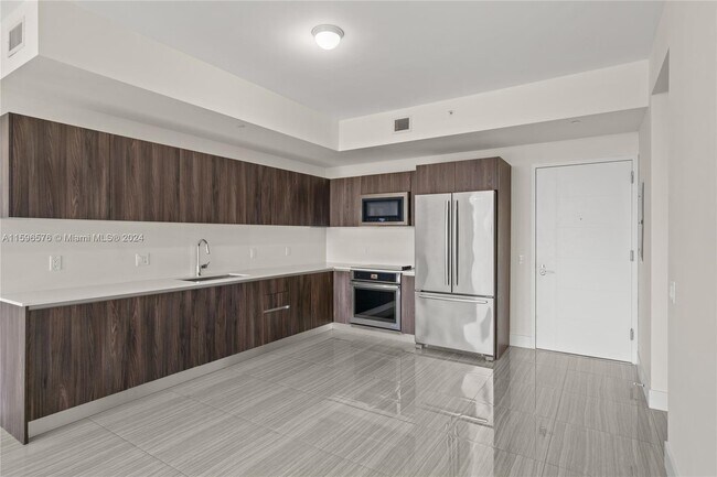 Foto del edificio - 2960 NE 207th St
