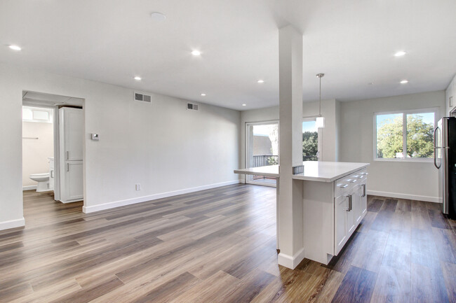 Building Photo - The Montecito