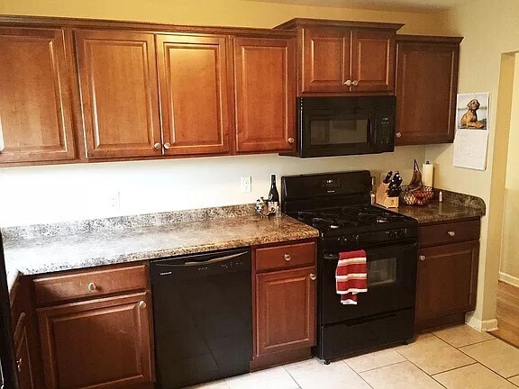 Kitchen - 2212 S 74th St