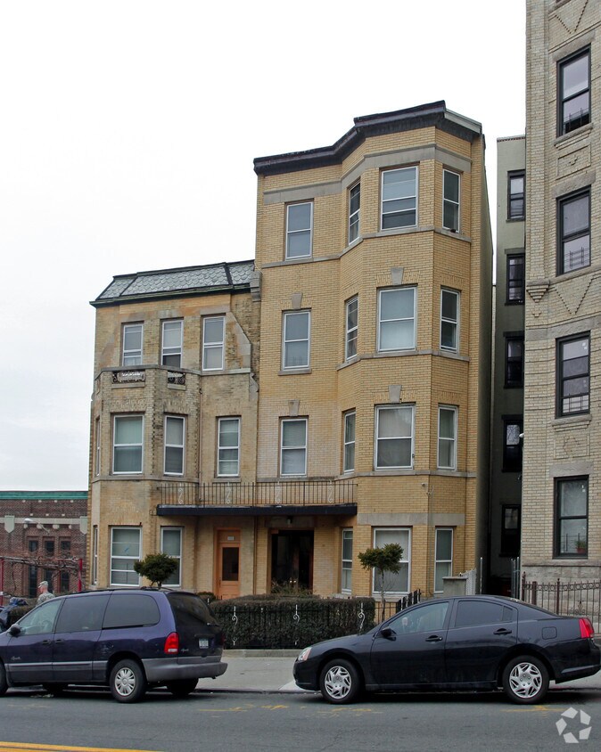Primary Photo - 145-147 N Broadway