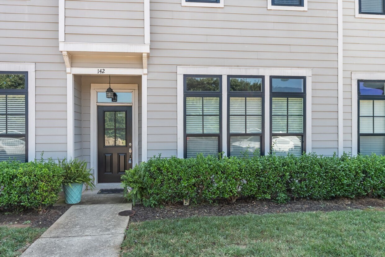 Bright & Spacious 4BR/3.5BA Townhome in Wi... - Bright & Spacious 4BR/3.5BA Townhome in Wi...