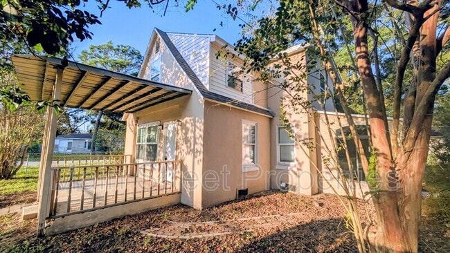 Building Photo - 3500 W Cervantes St