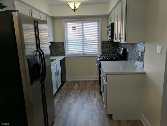 Foto del edificio - 10720 Kilpatrick Ave
