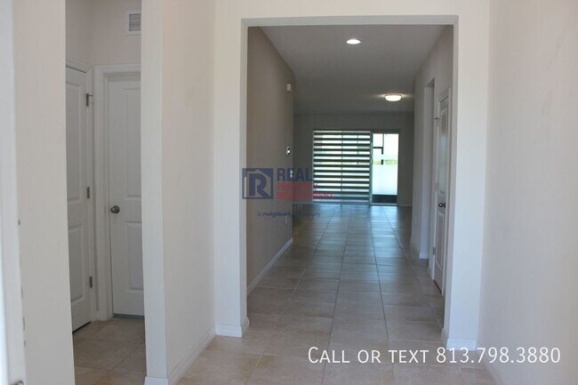 Building Photo - 33163 Sand Creek Dr