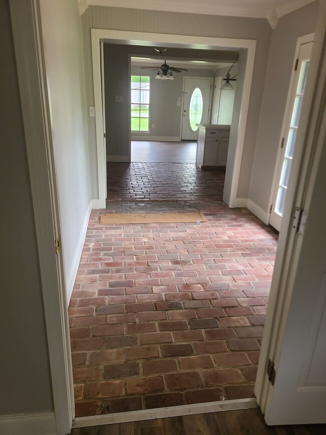 Foto del edificio - 3218 Seminole Dr