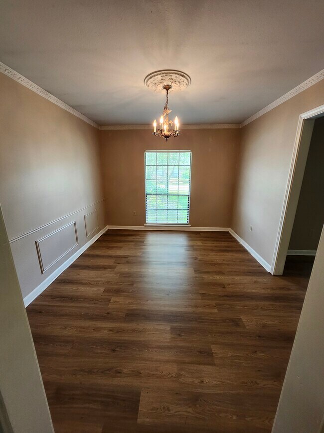 Foto del edificio - 1533 Rue Desiree