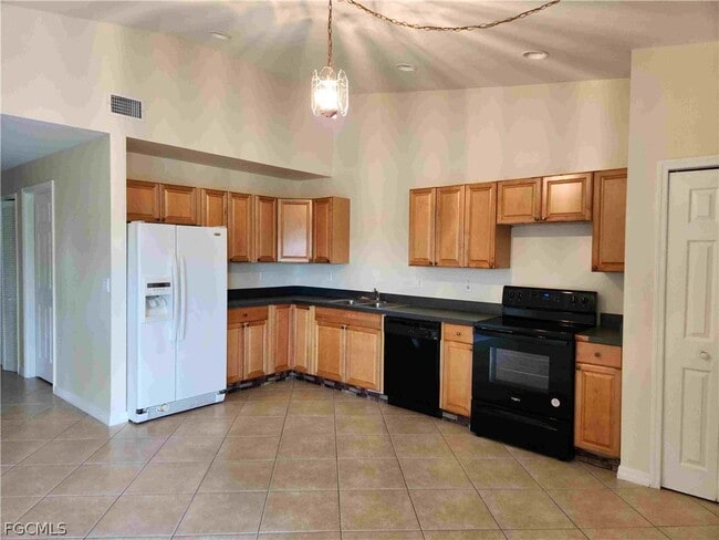 Building Photo - 2120 Snead Dr