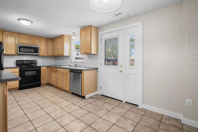Building Photo - 7504 Stonetrail Way