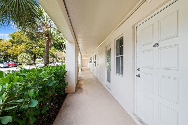 Foto del edificio - 2851 S Palm Aire Dr