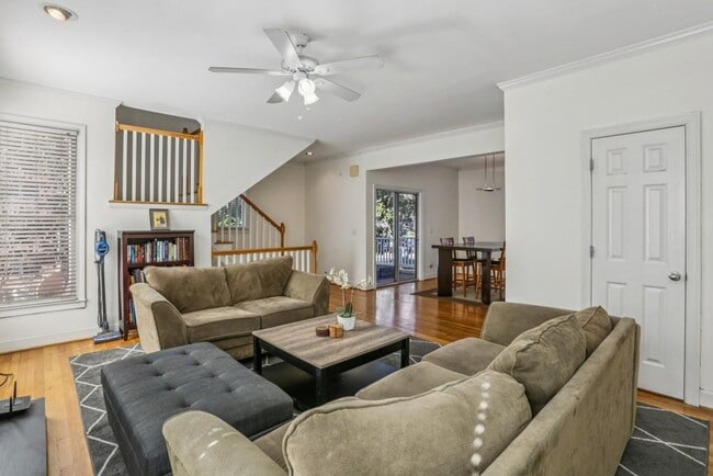 Foto del edificio - 689 Bonaventure Ave NE