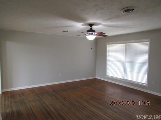 Building Photo - 2407 Meadow Dr