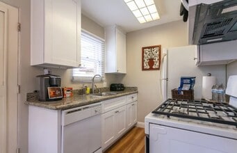 Building Photo - 2646-2650 Juan St